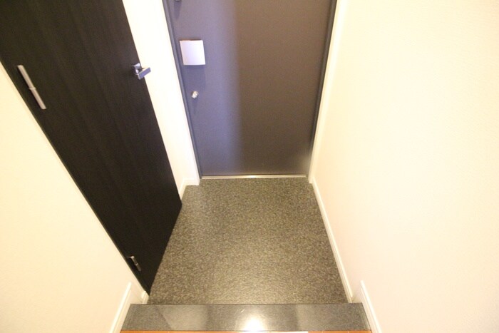 物件内観写真7　(玄関)