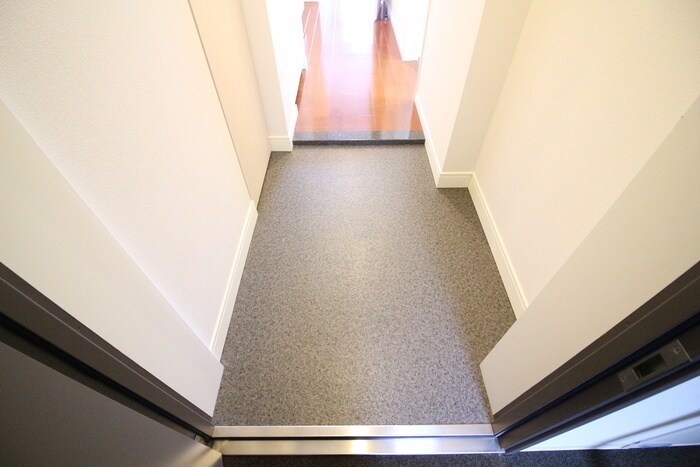 物件内観写真16　(玄関)