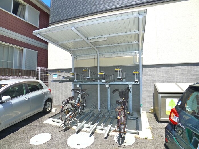 物件外観写真4　(駐輪場)