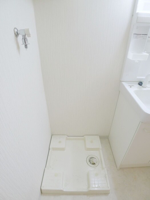 物件内観写真16　(洗濯機置場)