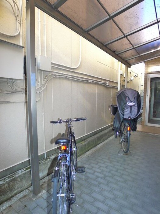 物件外観写真4　(駐輪場)