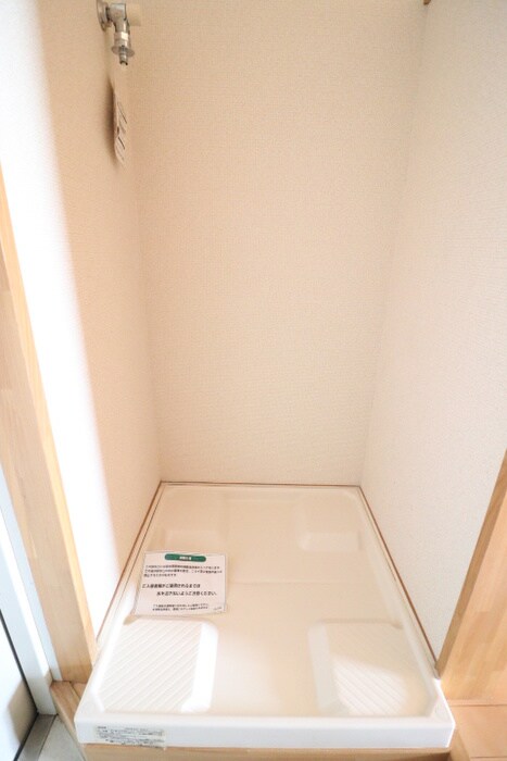 物件内観写真15　(洗濯機置場)