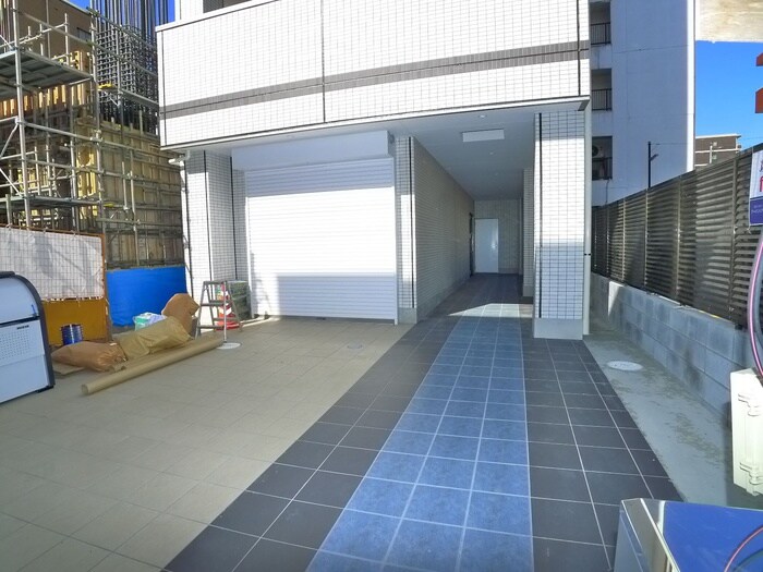 物件外観写真2　(エントランス部分)