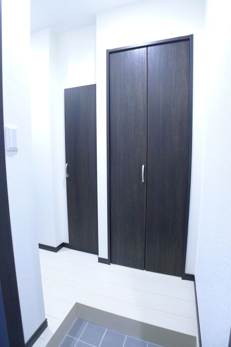 物件内観写真11　(玄関)