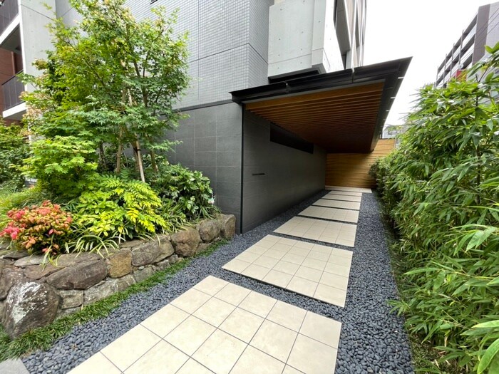 物件外観写真4　(エントランス部分)