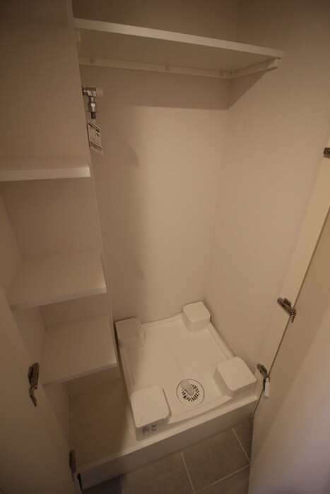 物件内観写真16　(洗濯機置場)