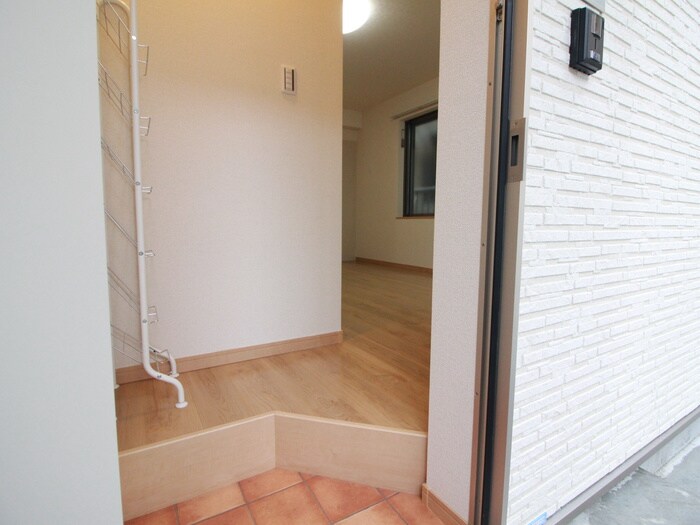 物件内観写真16　(玄関)