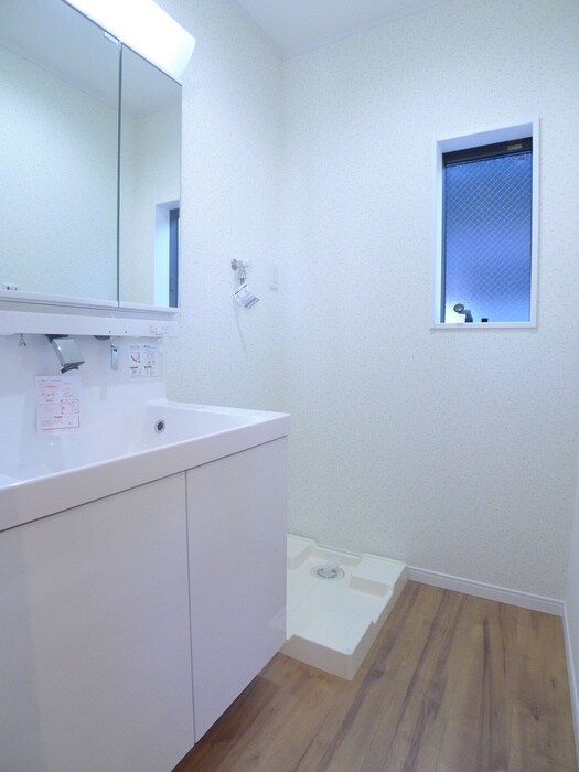 物件内観写真13　(洗濯機置場)