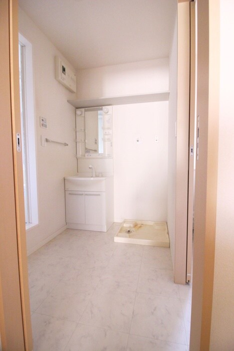 物件内観写真15　(洗濯機置場)