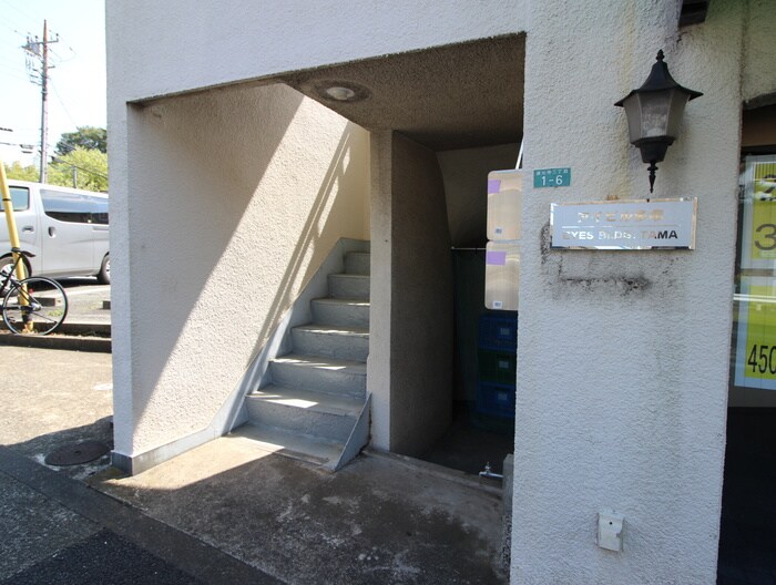 物件外観写真4　(エントランス部分)