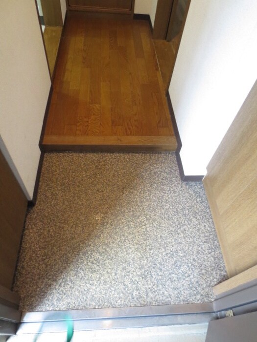 物件内観写真4　(玄関)