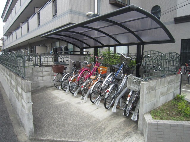 物件外観写真3　(駐輪場)
