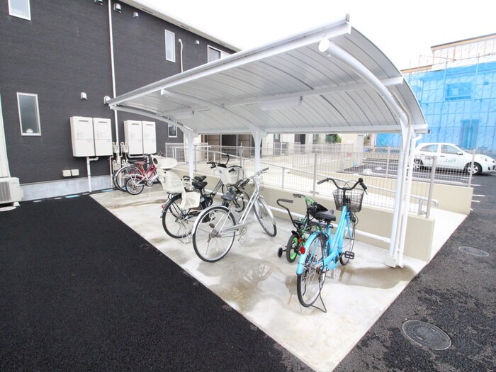 物件外観写真5　(駐輪場)