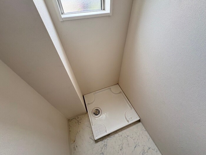 物件内観写真13　(洗濯機置場)