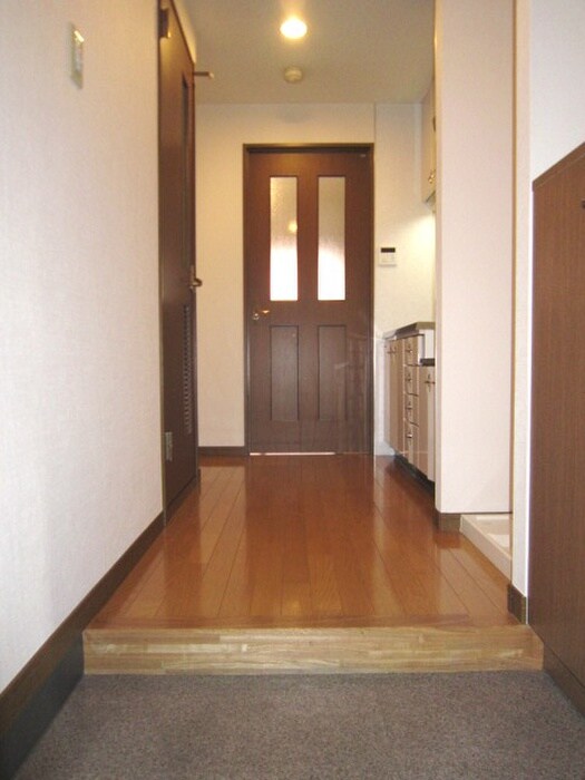 物件内観写真5　(玄関)