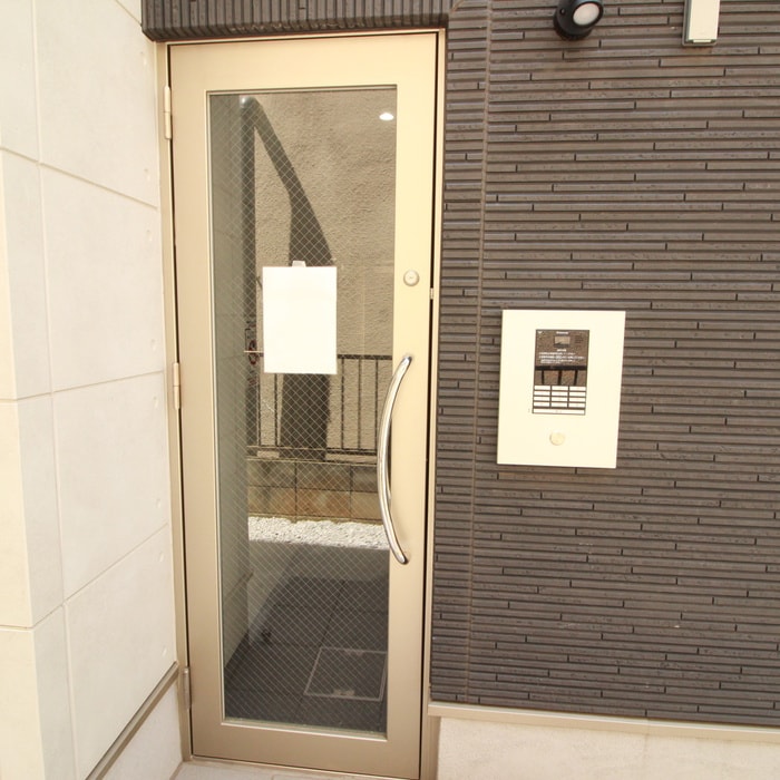 物件外観写真3　(エントランス部分)