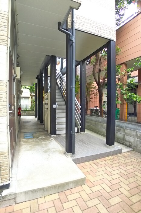 物件外観写真3　(エントランス部分)