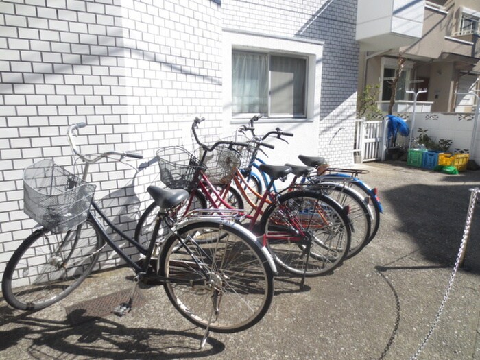 物件外観写真3　(駐輪場)
