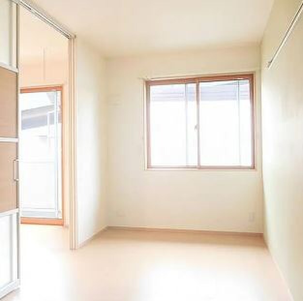 物件内観写真12　(室内からの展望)