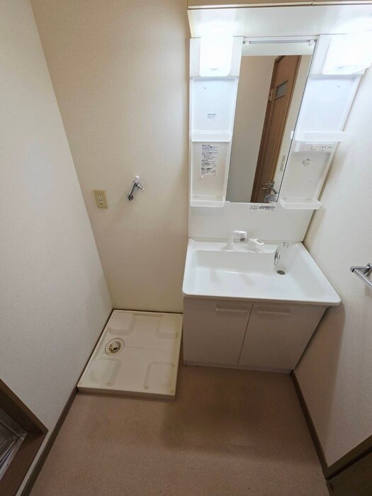 物件内観写真15　(洗濯機置場)