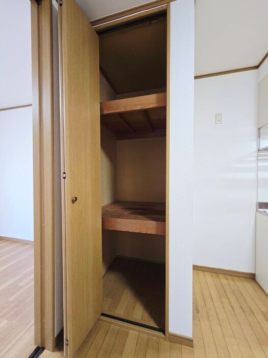 物件内観写真18　(収納)