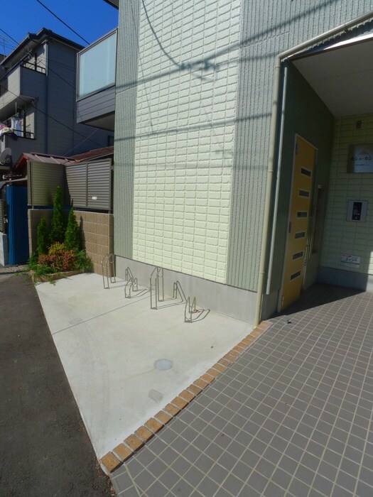 物件外観写真3　(エントランス部分)