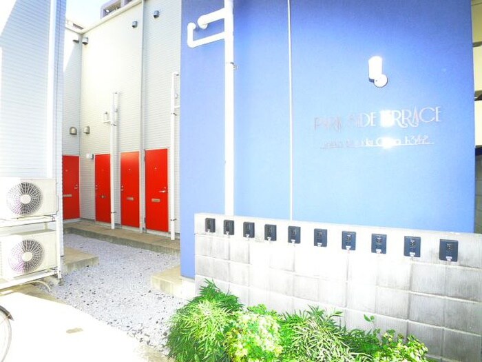 物件外観写真2　(エントランス部分)