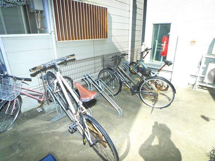 物件外観写真3　(駐輪場)