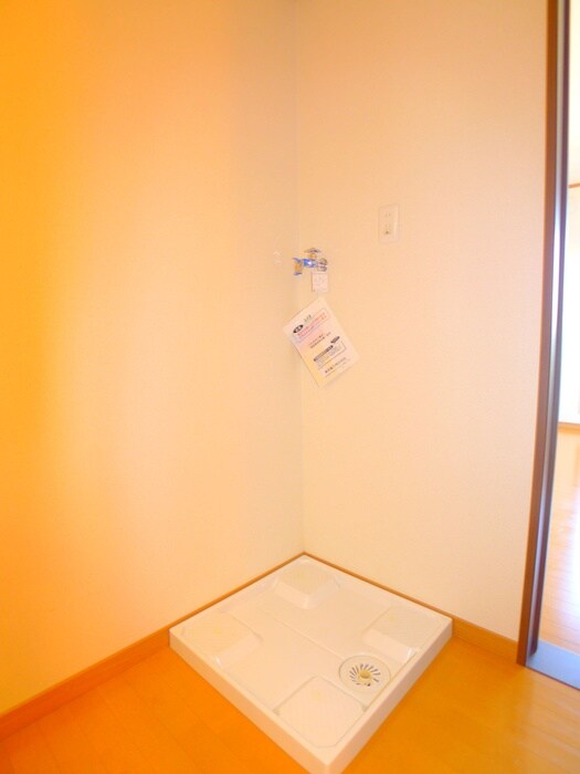 物件内観写真12　(洗濯機置場)