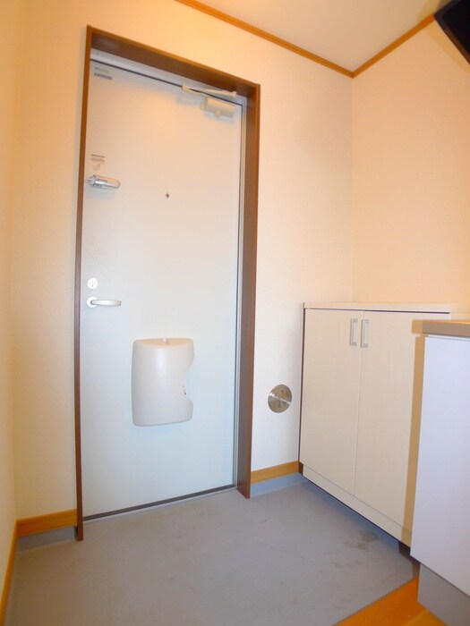 物件内観写真16　(玄関)