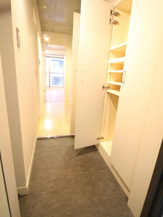 物件内観写真7　(玄関)