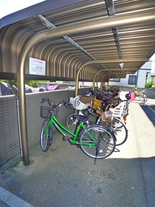 物件外観写真5　(駐輪場)