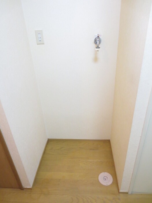 物件内観写真11　(洗濯機置場)