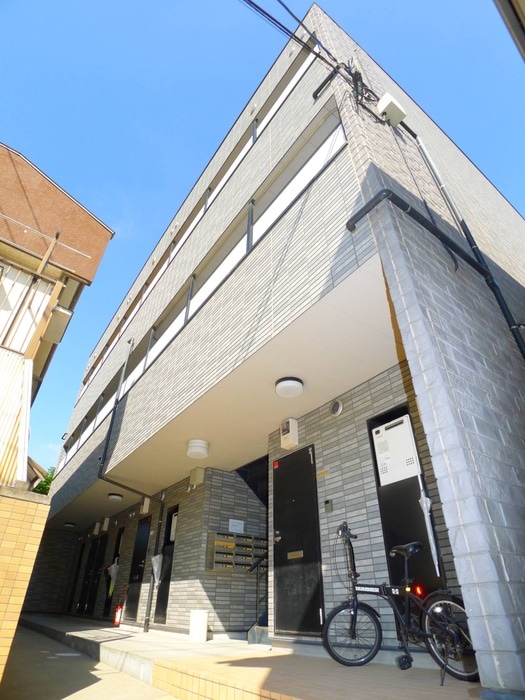 物件外観写真2　(エントランス部分)