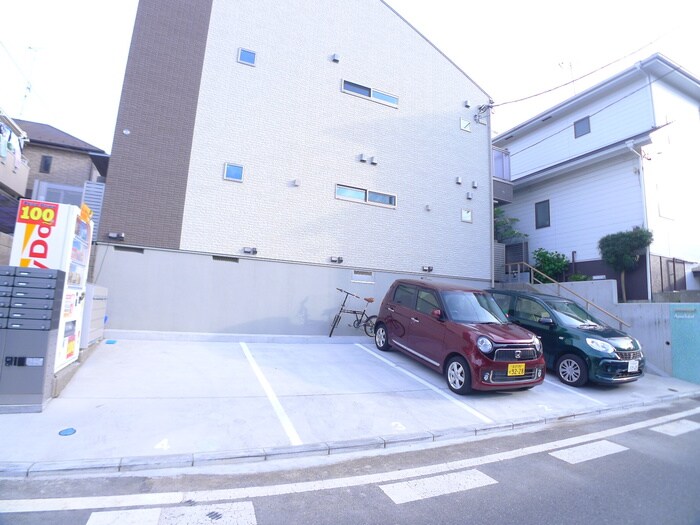 物件外観写真2　(駐車場)