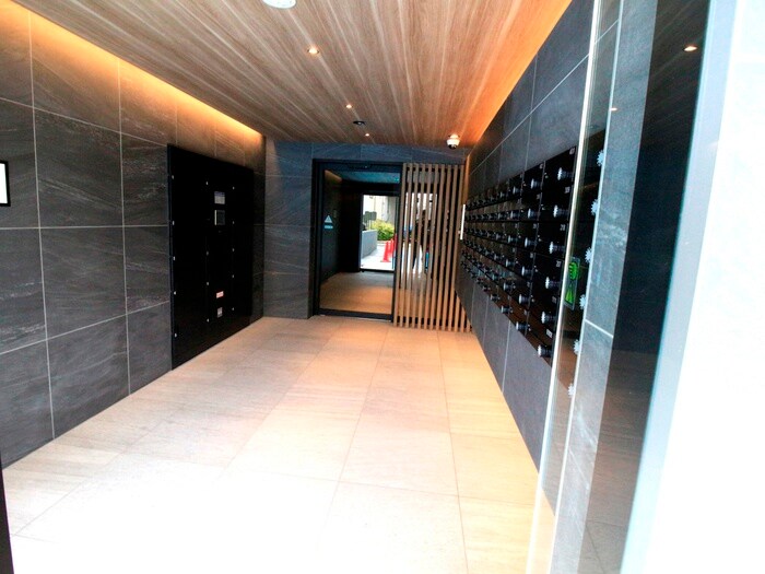 物件外観写真4　(エントランス部分)