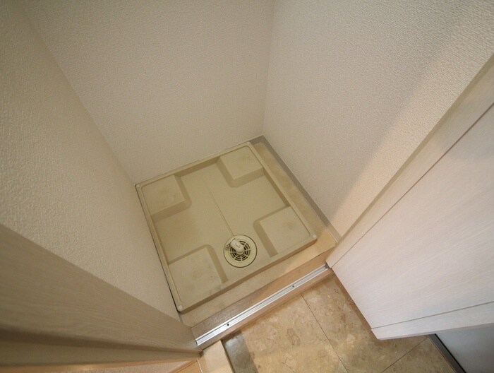 物件内観写真16　(洗濯機置場)