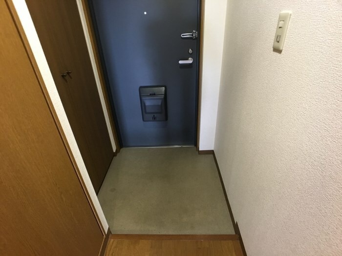 物件内観写真7　(玄関)