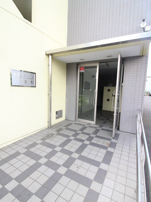 物件外観写真6　(エントランス部分)