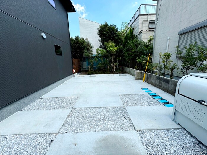 物件外観写真3　(駐車場)