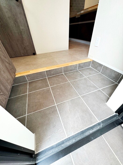 物件内観写真16　(玄関)