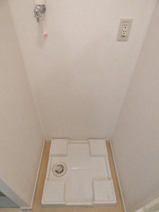 物件内観写真16　(洗濯機置場)