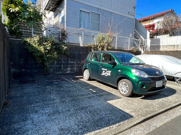 物件外観写真3　(駐車場)