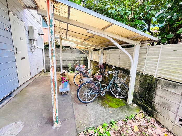 物件外観写真4　(駐輪場)