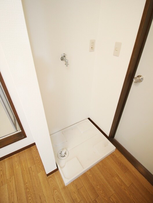 物件内観写真15　(洗濯機置場)