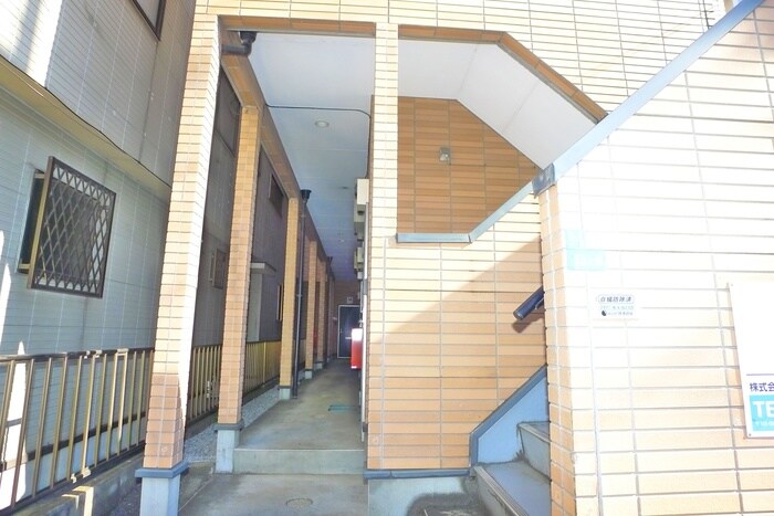 物件外観写真4　(エントランス部分)