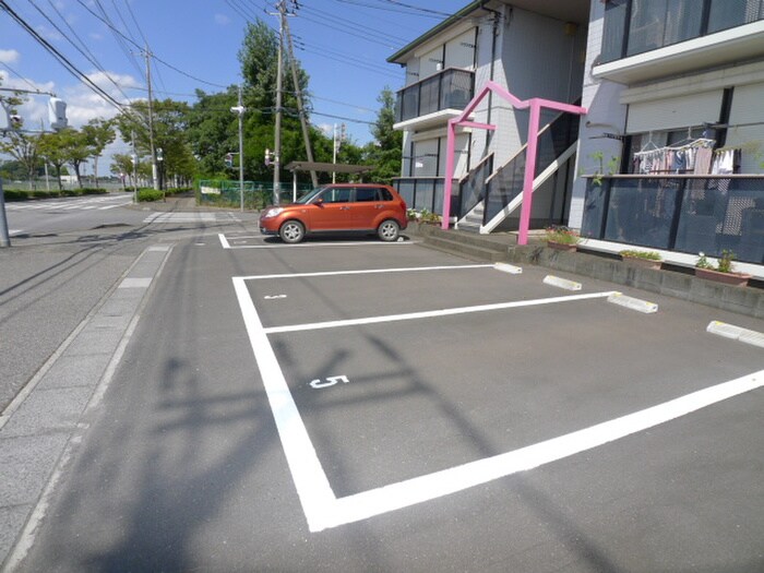 物件外観写真2　(駐車場)