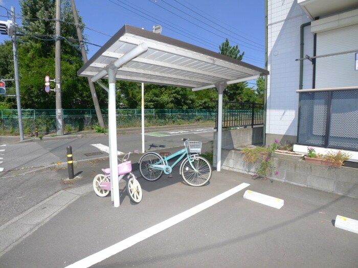物件外観写真4　(駐輪場)