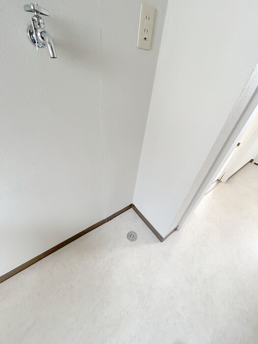 物件内観写真9　(洗濯機置場)