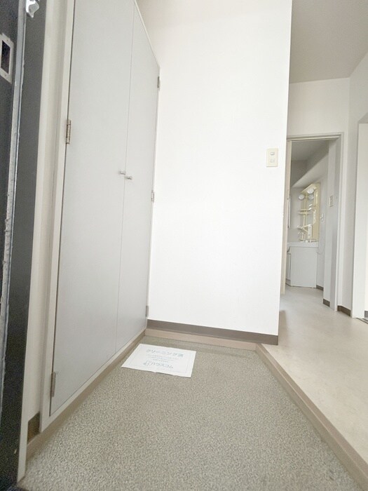 物件内観写真13　(玄関)